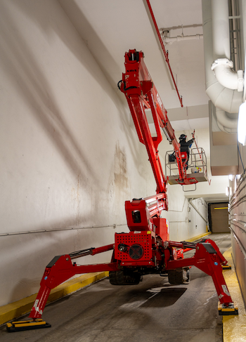 Tracked spider lift