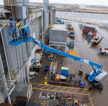 Genie S-85 XC FE hybrid boom lifts