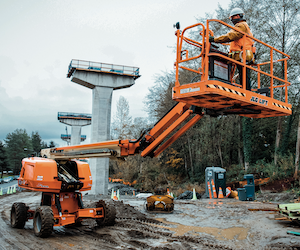 JLG self-leveling boom lift