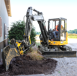 John Deere min excavator with engcon attachment