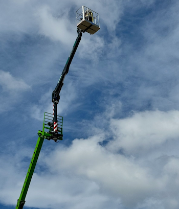 Merlo Roto 50.30 telehandler and Space Platform 11